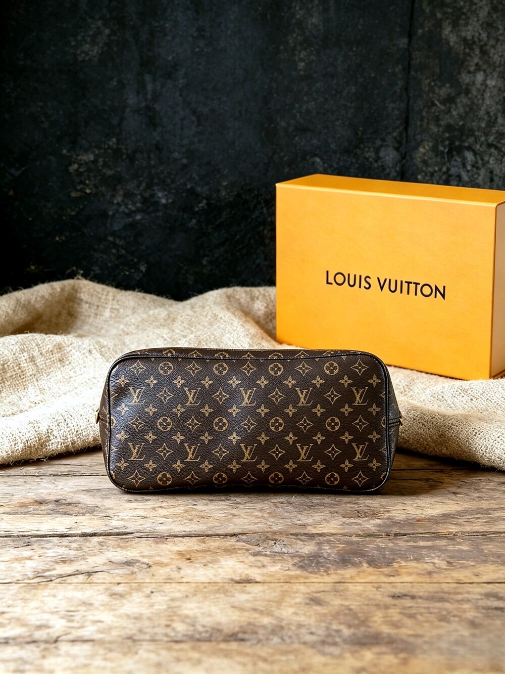 Louis Vuitton Monogram Neverfull Tote with Red Lining - Picture 4 of 6